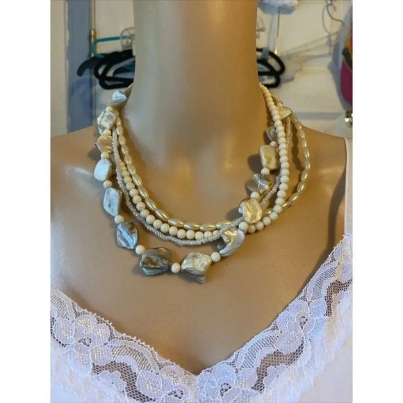 VTG AVON 4Strands TORSADE NECKLACE Gold Tone Creamy Lucite/Faux Pearl/Shell Bead - Picture 7 of 7